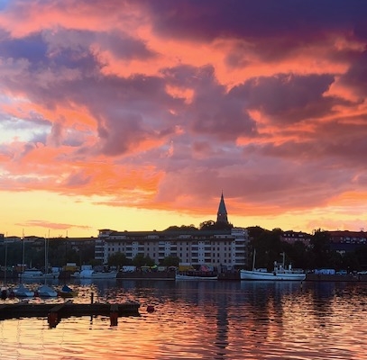 Magisk himmel över utsikt mot söder från Hammarby Sjöstad